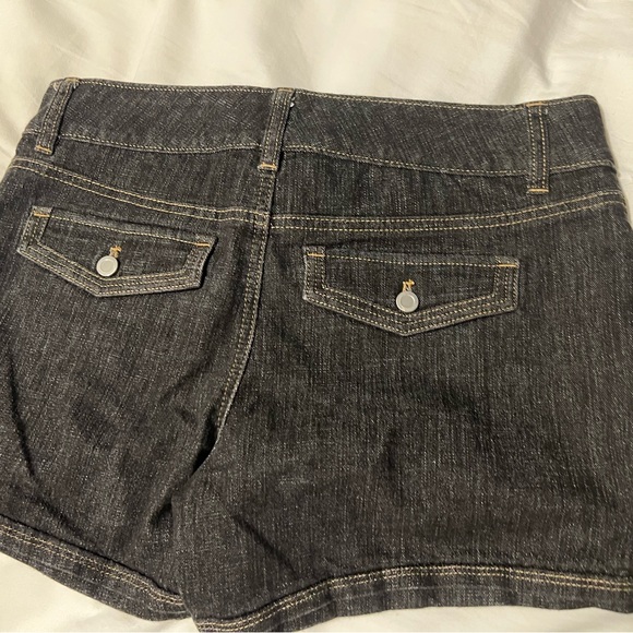 Dark wash comfy denim shorts - Picture 2 of 4